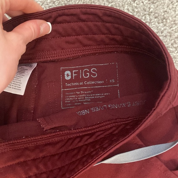FIGS size XS Zamora Joggers in maroon color - Picture 6 of 7